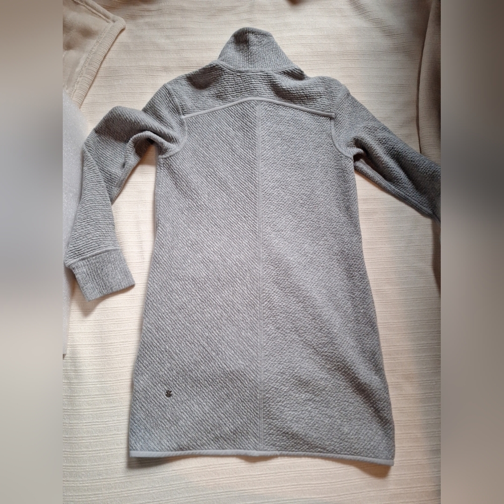 Lululemon On Repeat Jacket Size 2 - image 3